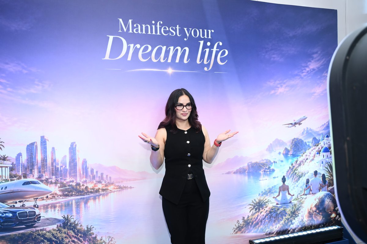 Roopali Talwar presenting her Manifest Your Dream Life talk on stage
